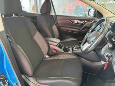 17490NissanQashqaiAcenta006-th.jpg
