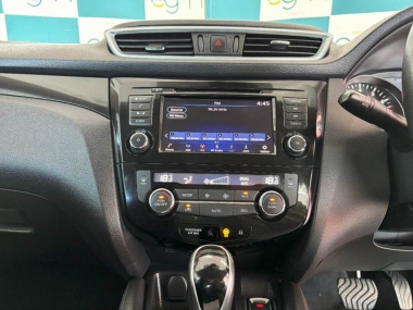 17490NissanQashqaiAcenta011-th.jpg