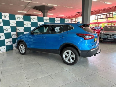17490NissanQashqaiAcenta017-th.jpg