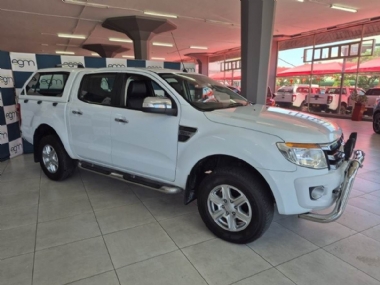 2015 Ford Ranger V 3.2 TDCi XLT Double Cab Hi-Rider - ABS,AIRCON,ELECTRIC WINDOWS,LEATHER SEATS,PARK DISTANCE CONTROL,REVERSE CAMERA,TOWBAR,AIRBAGS,ALARM,CRUISE CONTROL,PARTIAL-SERVICE RECORD,RADIO,BLUETOOTH,USB,AUX,CD. Finance available, Trade-ins welcome, Delivery country wide, T&C'S apply!!!
