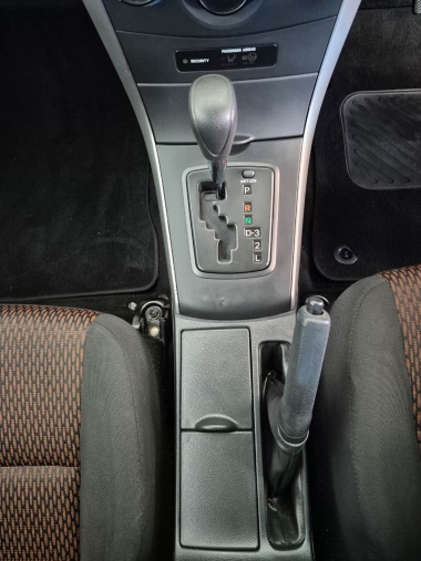 17599ToyotaCorolla010-th.jpg