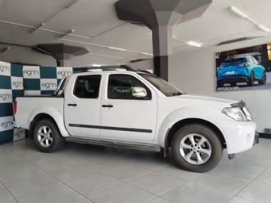 2015 Nissan Navara 2.5 dCi LE Double-Cab - ABS,AIRCON,CLIMATE CONTROL,ELECTRIC WINDOWS,PARK DISTANCE CONTROL,REVERSE CAMERA,360 REVERSE CAMERA,AIRBAGS,ALARM,CRUISE CONTROL,FULL-SERVICE RECORD,RADIO,BLUETOOTH,USB,AUX,SPARE KEYS. Finance available, Trade-ins welcome, Delivery country wide, T&C'S apply!!!