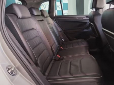 17740VWTiguan011-th.jpg