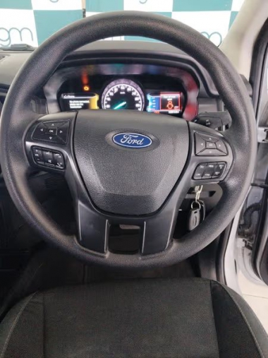 17853FordEverest012-th.jpg
