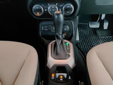 17862JeepRenegade015-th.jpg