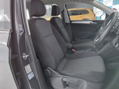 17883VolkswagenTiguan013-th.jpg