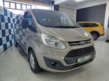 178882015FordTourneoCustom001-1-th.jpg