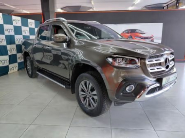 17913MercedesXclass001-1-th.jpg
