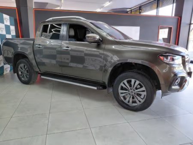 17913MercedesXclass002-th.jpg