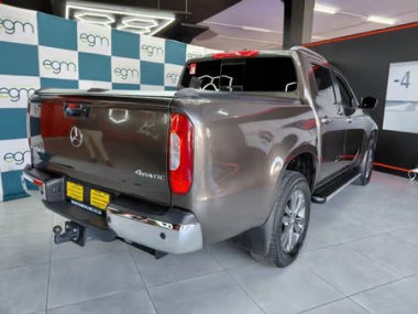17913MercedesXclass007-th.jpg