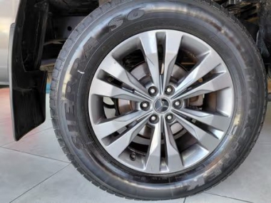 17913MercedesXclass011-th.jpg