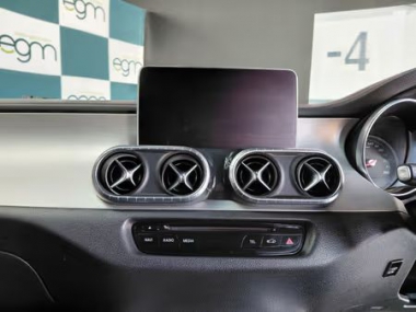17913MercedesXclass013-th.jpg