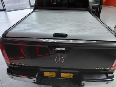 17913MercedesXclass015-th.jpg