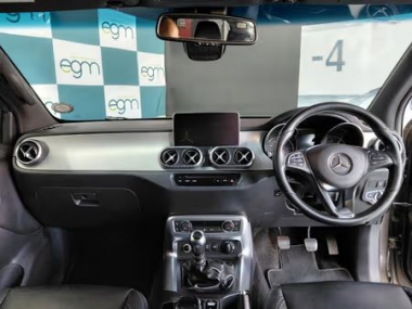 17913MercedesXclass016-th.jpg