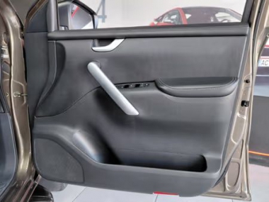 17913MercedesXclass018-th.jpg