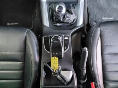 17913MercedesXclass022-th.jpg