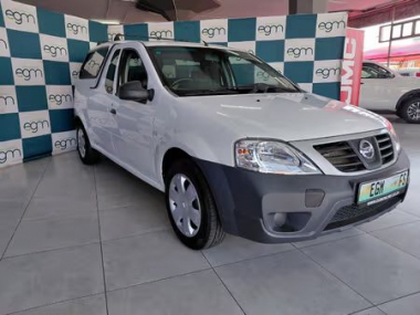 17924NissanNP200002-th.jpg