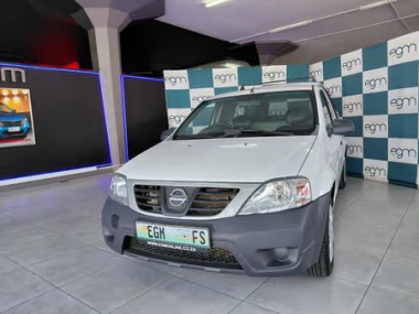 17924NissanNP200003-th.jpg