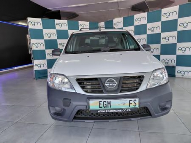 17924NissanNP200006-th.jpg