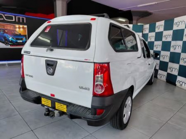 17924NissanNP200008-th.jpg