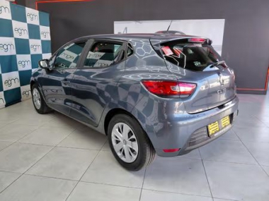 17942RenaultClio008-th.jpg
