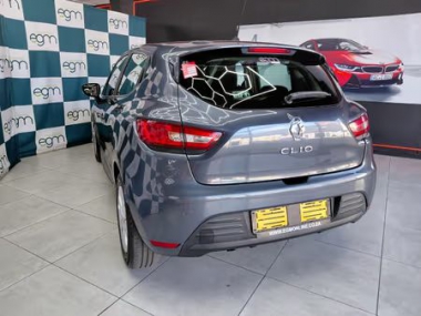 17942RenaultClio009-th.jpg