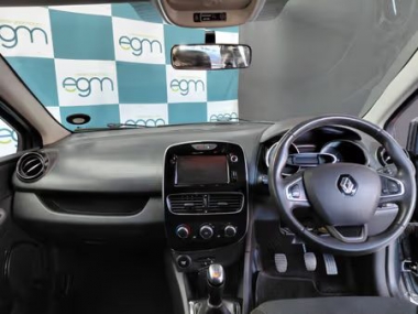 17942RenaultClio015-th.jpg