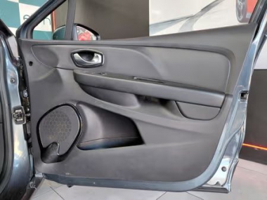 17942RenaultClio017-th.jpg