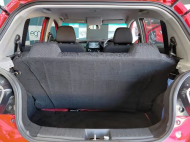 17944MahindraKUV100012-th.jpg