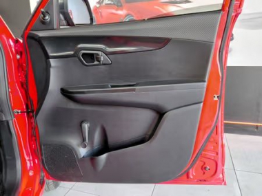 17944MahindraKUV100014-th.jpg