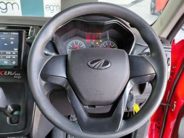 17944MahindraKUV100020-th.jpg