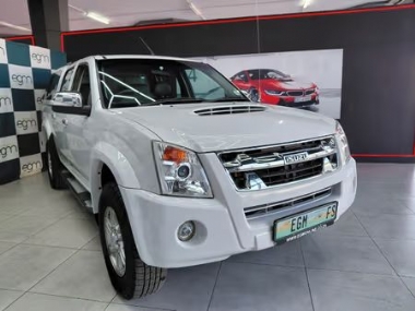 2013 Isuzu KB 300D-Teq Double-Cab LX Auto - ABS, Air conditioning, Electric windows, Towbar, Airbags, Alarm system, Full service record, Radio, Bluetooth, USB, Aux, Spare keys, Cruise control. Finance available, Trade-ins welcome, Delivery country wide, T&C'S apply!!!