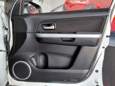 17958SuzukiGrandVitara017-th.jpg