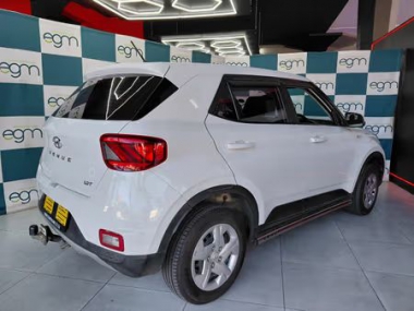 17959HyundaiVenue006-th.jpg