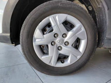 17959HyundaiVenue011-th.jpg
