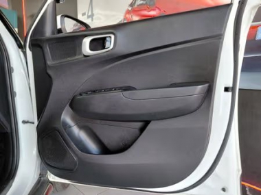 17959HyundaiVenue017-th.jpg