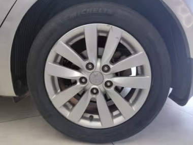17967KiaCerato010-th.jpg