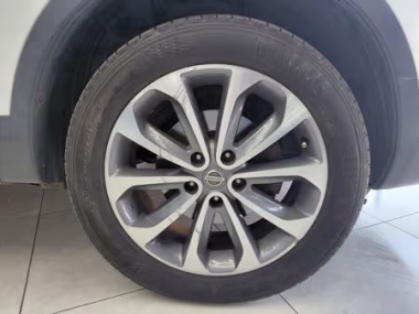 17983NissanQashqai012-th.jpg