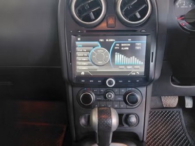 17983NissanQashqai015-th.jpg