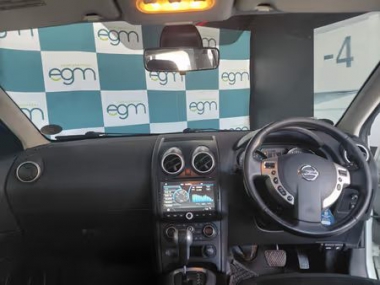 17983NissanQashqai017-th.jpg