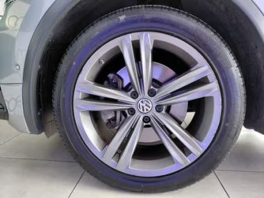 2020VolkswagenTiguan010-th.jpg