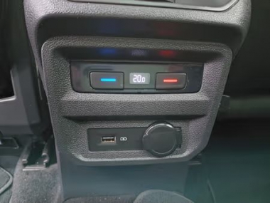 2020VolkswagenTiguan014-th.jpg
