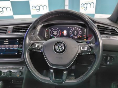 2020VolkswagenTiguan016-th.jpg