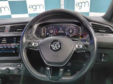 2020VolkswagenTiguan017-th.jpg