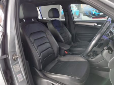2020VolkswagenTiguan019-th.jpg
