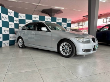2011 BMW 320i (E90) II  - ABS,AIRCON,CLIMATE CONTROL,ELECTRIC WINDOWS,LEATHER SEATS,PARK DISTANCE CONTROL,
AIRBAGS,ALARM,CRUISE CONTROL,PARTIAL-SERVICE RECORD,RADIO,AUX,CD. Finance available, Trade-ins welcome, Delivery country wide, T&C'S apply!!!