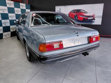 CONSBMW7Series008-th.jpg