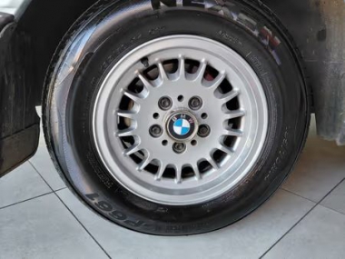 CONSBMW7Series011-th.jpg