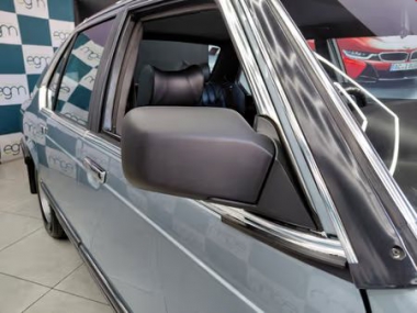 CONSBMW7Series013-th.jpg