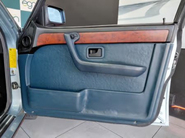 CONSBMW7Series018-th.jpg
